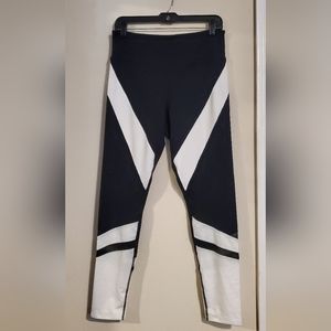 2 pairs of high-rise leggings